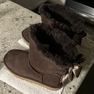 UGG Brown Boots
Size 9 
Smoke free & pet free house.
Half size too small for me.